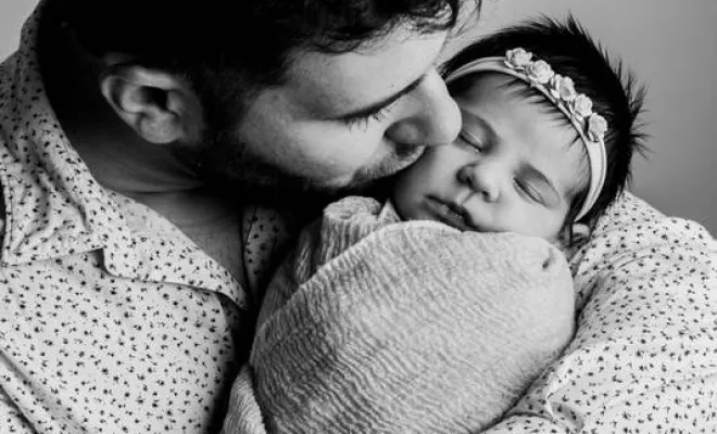 Photographe professionnelle séance photo naissance en famille à Besançon, Besançon, TAILS PHOTOGRAPHIE