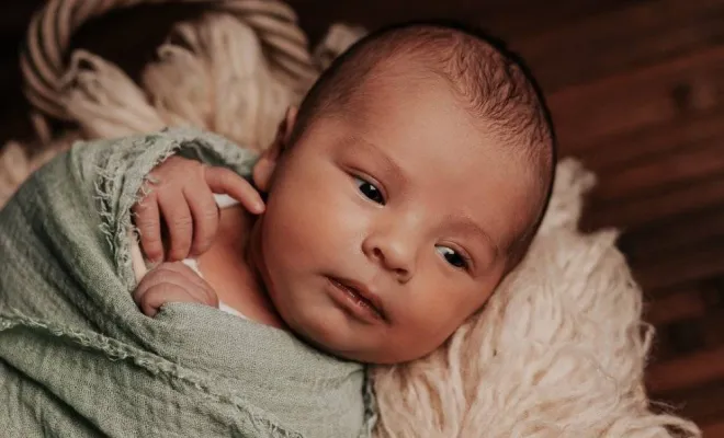 Photographe professionnelle séance photo naissance en famille à Besançon, Besançon, TAILS PHOTOGRAPHIE