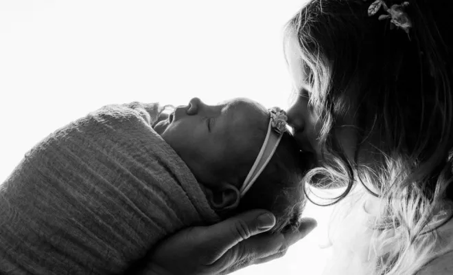 Photographe professionnelle séance photo naissance en famille à Besançon, Besançon, TAILS PHOTOGRAPHIE