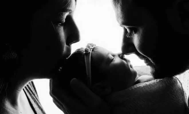 Photographe professionnelle séance photo naissance en famille à Besançon, Besançon, TAILS PHOTOGRAPHIE