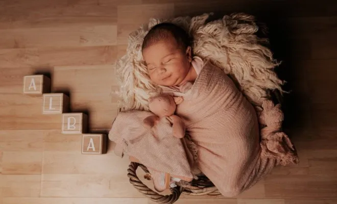 Photographe professionnelle séance photo naissance en studio à Besançon, Besançon, TAILS PHOTOGRAPHIE