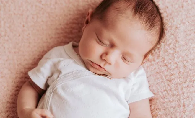 Photographe professionnelle séance photo naissance en studio à Besançon, Besançon, TAILS PHOTOGRAPHIE