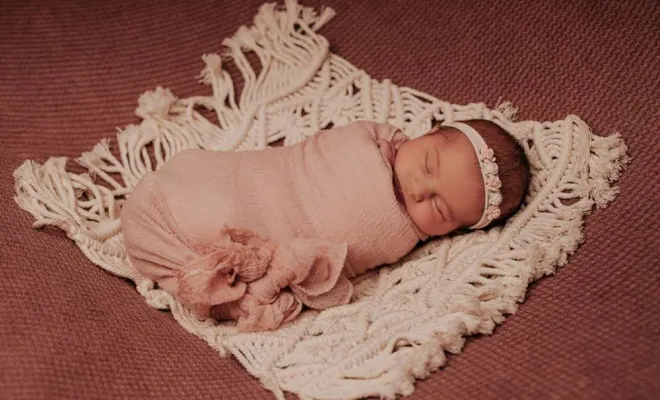 Photographe professionnelle séance photo naissance en studio à Besançon, Besançon, TAILS PHOTOGRAPHIE