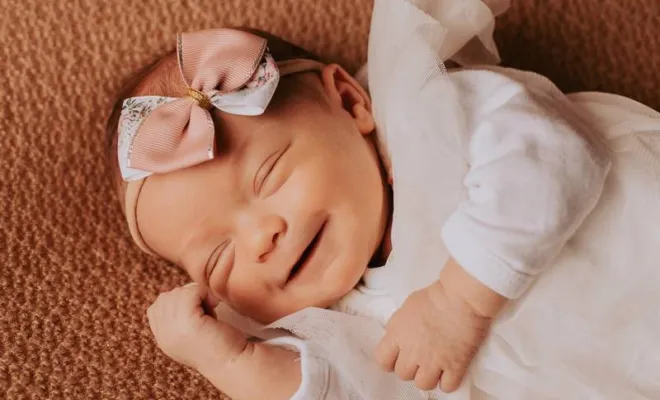 Photographe professionnelle séance photo naissance en studio à Besançon, Besançon, TAILS PHOTOGRAPHIE