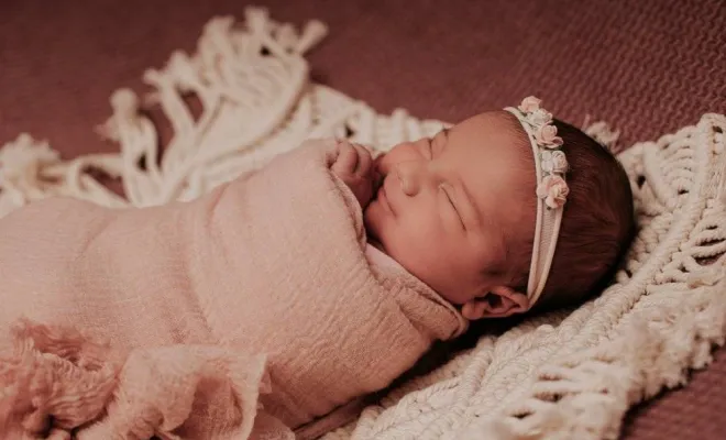 Photographe professionnelle séance photo naissance en studio à Besançon, Besançon, TAILS PHOTOGRAPHIE