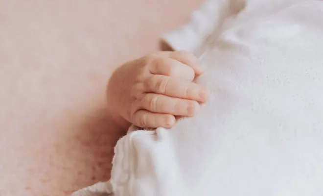 Photographe professionnelle séance photo naissance en studio à Besançon, Besançon, TAILS PHOTOGRAPHIE