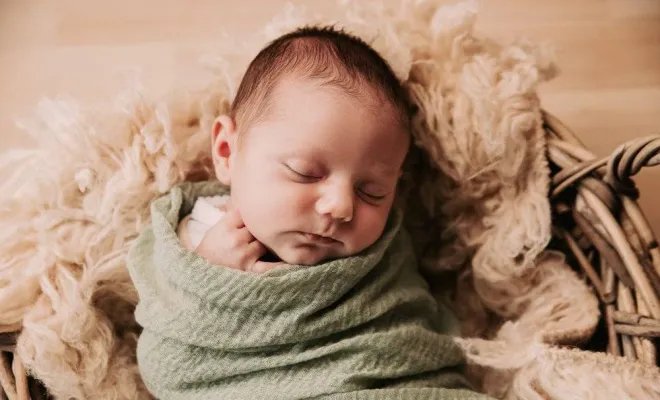 Photographe professionnelle séance photo naissance en studio à Besançon, Besançon, TAILS PHOTOGRAPHIE