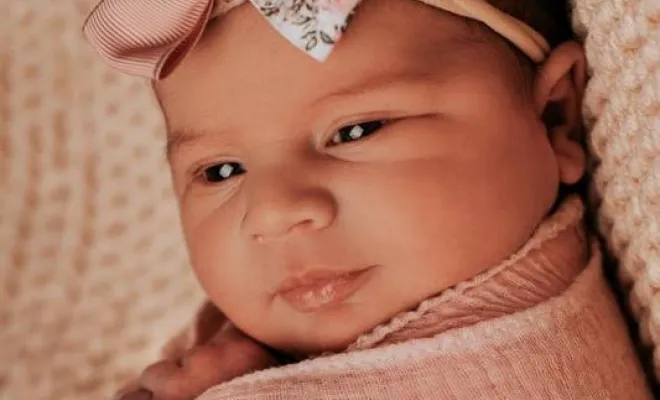 Photographe professionnelle séance photo naissance en studio à Besançon, Besançon, TAILS PHOTOGRAPHIE