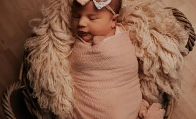 Photographe professionnelle séance photo naissance en studio à Besançon, Besançon, TAILS PHOTOGRAPHIE