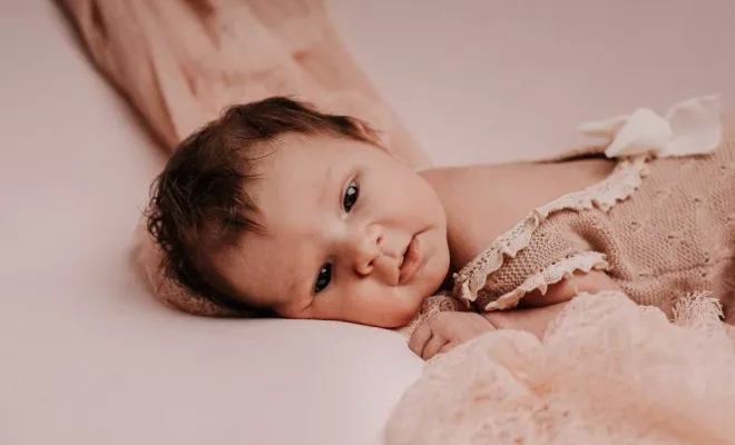 Photographe professionnelle séance photo naissance fille à Besançon, Besançon, TAILS PHOTOGRAPHIE