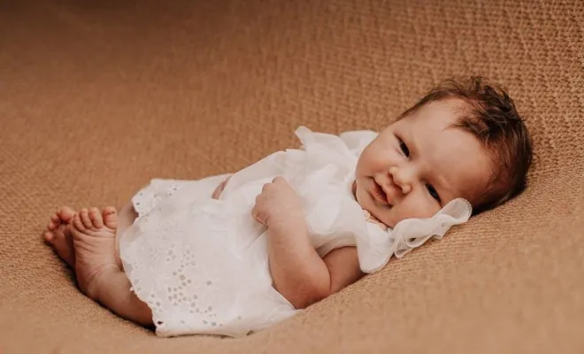 Photographe professionnelle séance photo naissance fille à Besançon, Besançon, TAILS PHOTOGRAPHIE