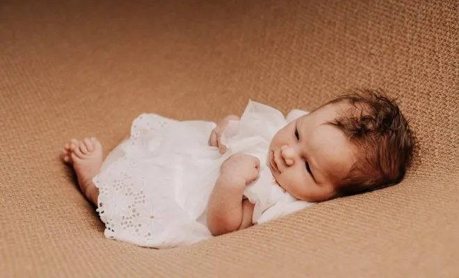 Photographe professionnelle séance photo naissance fille à Besançon, Besançon, TAILS PHOTOGRAPHIE