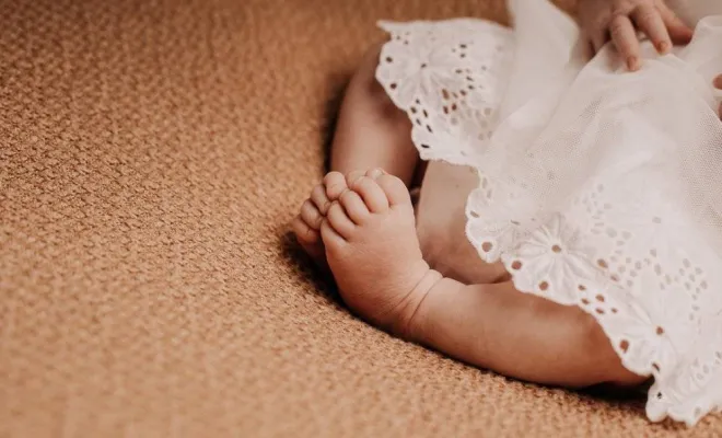 Photographe professionnelle séance photo naissance fille à Besançon, Besançon, TAILS PHOTOGRAPHIE