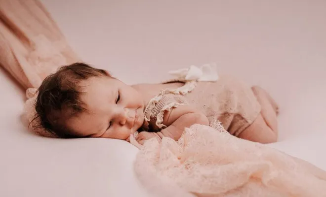 Photographe professionnelle séance photo naissance fille à Besançon, Besançon, TAILS PHOTOGRAPHIE