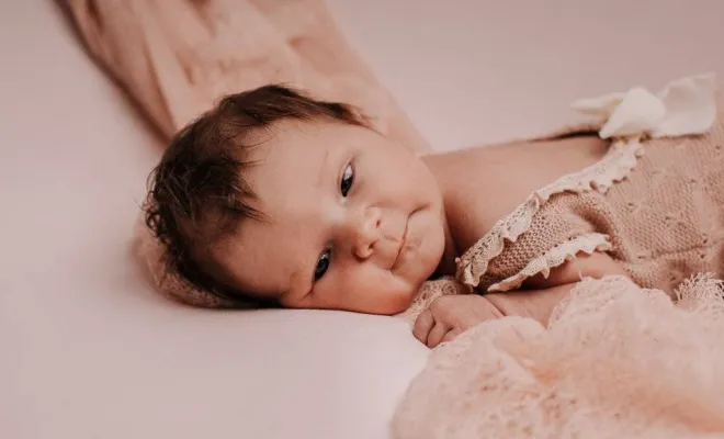 Photographe professionnelle séance photo naissance fille à Besançon, Besançon, TAILS PHOTOGRAPHIE