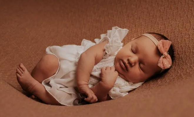 Photographe professionnelle séance photo nouveau né à Besançon, Besançon, TAILS PHOTOGRAPHIE