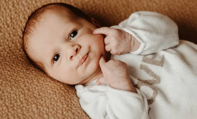 Photographe professionnelle séance photo nouveau né à Besançon, Besançon, TAILS PHOTOGRAPHIE