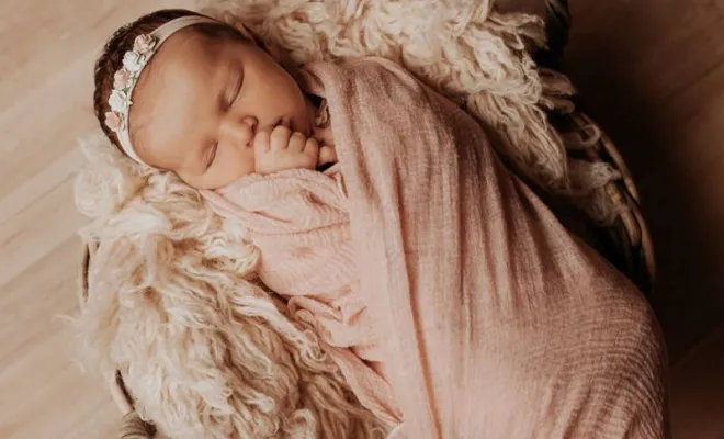 Photographe professionnelle séance photo nouveau né à Besançon, Besançon, TAILS PHOTOGRAPHIE