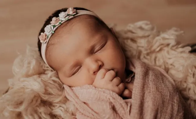 Photographe professionnelle séance photo nouveau né à Besançon, Besançon, TAILS PHOTOGRAPHIE