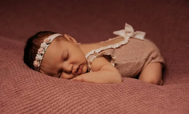 Photographe professionnelle séance photo nouveau né à Besançon, Besançon, TAILS PHOTOGRAPHIE