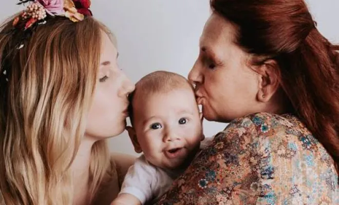 Photographe professionnelle shooting bébé en famille à Besançon, Besançon, TAILS PHOTOGRAPHIE