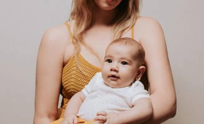 Photographe professionnelle shooting bébé en famille à Besançon, Besançon, TAILS PHOTOGRAPHIE