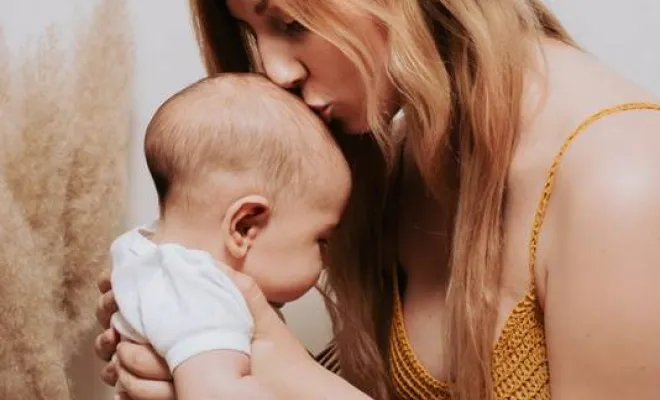 Photographe professionnelle shooting bébé en famille à Besançon, Besançon, TAILS PHOTOGRAPHIE