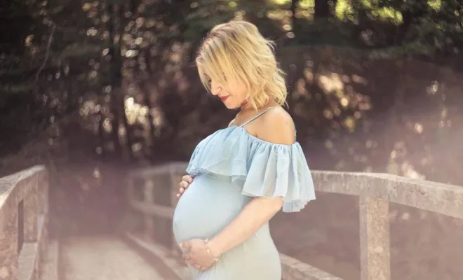 Photographe professionnelle shooting grossesse à la Source du Lison près de Besançon, Besançon, TAILS PHOTOGRAPHIE