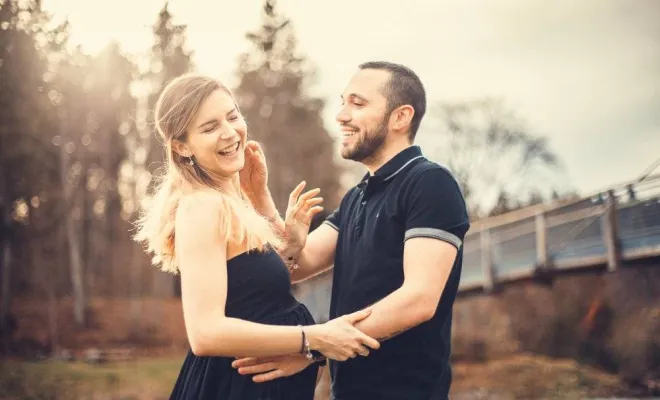 Photographe professionnelle shooting grossesse à Pontarlier, Besançon, TAILS PHOTOGRAPHIE