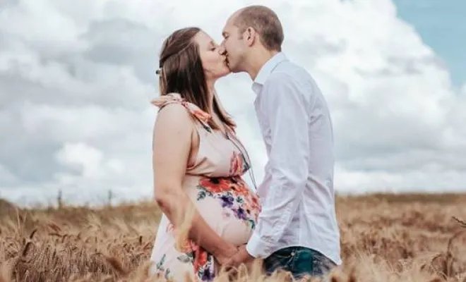 Photographe professionnelle shooting grossesse champêtre à Besançon, Besançon, TAILS PHOTOGRAPHIE