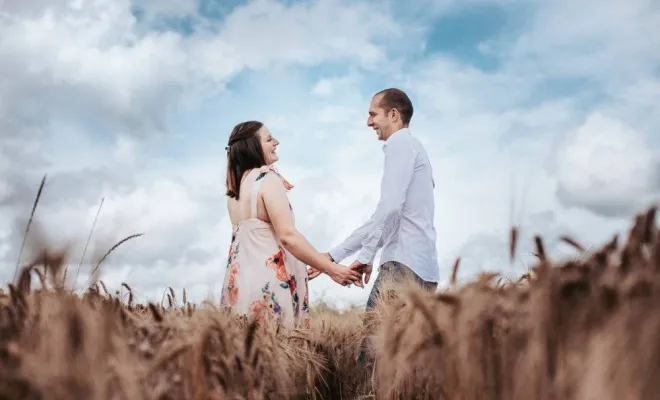 Photographe professionnelle shooting grossesse champêtre à Besançon, Besançon, TAILS PHOTOGRAPHIE