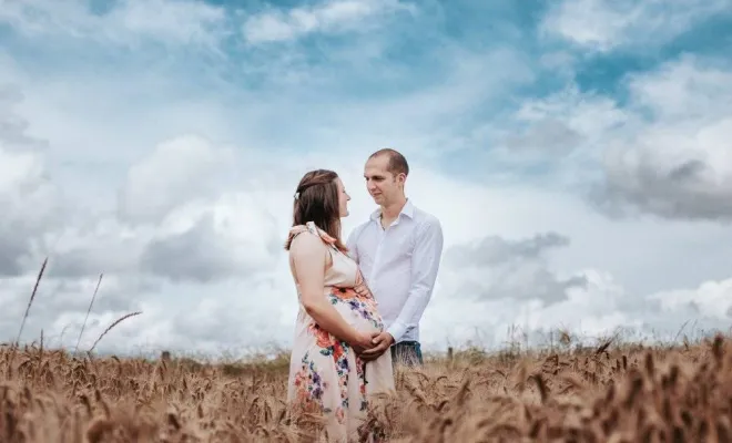 Photographe professionnelle shooting grossesse champêtre à Besançon, Besançon, TAILS PHOTOGRAPHIE