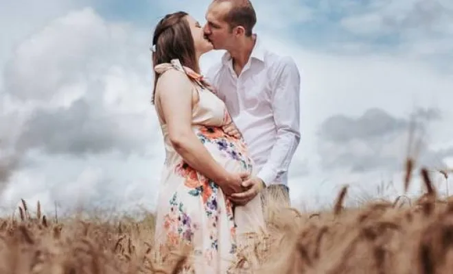 Photographe professionnelle shooting grossesse champêtre à Besançon, Besançon, TAILS PHOTOGRAPHIE