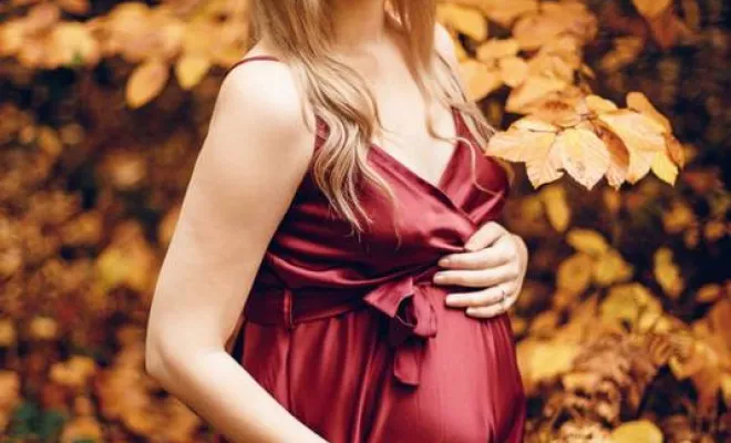 Photographe professionnelle shooting grossesse en automne à Besançon, Besançon, TAILS PHOTOGRAPHIE