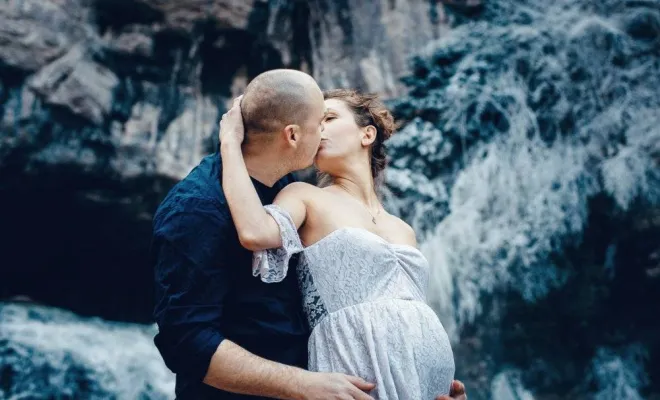 Photographe professionnelle shooting grossesse en hiver à la Source du Lison près de Besançon, Besançon, TAILS PHOTOGRAPHIE