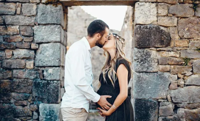 Photographe professionnelle shooting grossesse en pleine nature à Besançon, Besançon, TAILS PHOTOGRAPHIE