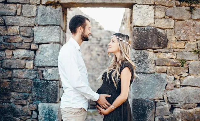 Photographe professionnelle shooting grossesse en pleine nature à Besançon, Besançon, TAILS PHOTOGRAPHIE