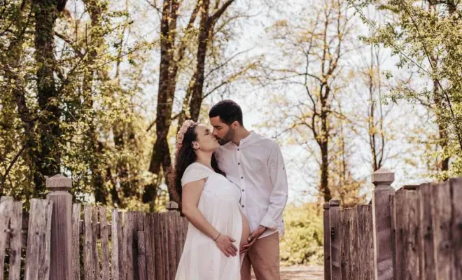 Photographe professionnelle shooting grossesse en pleine nature près de Besançon, Besançon, TAILS PHOTOGRAPHIE