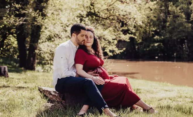 Photographe professionnelle shooting grossesse en pleine nature près de Besançon, Besançon, TAILS PHOTOGRAPHIE