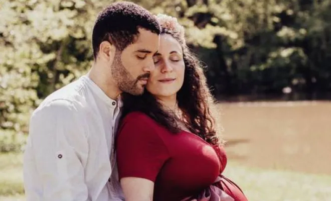 Photographe professionnelle shooting grossesse en pleine nature près de Besançon, Besançon, TAILS PHOTOGRAPHIE