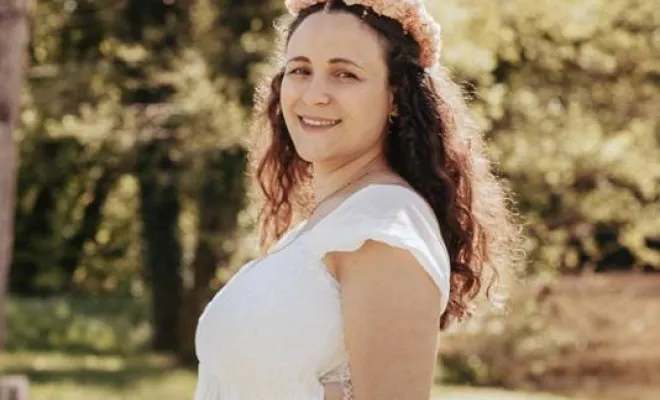 Photographe professionnelle shooting grossesse en pleine nature près de Besançon, Besançon, TAILS PHOTOGRAPHIE