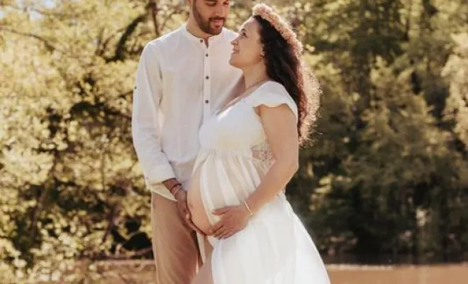 Photographe professionnelle shooting grossesse en pleine nature près de Besançon, Besançon, TAILS PHOTOGRAPHIE