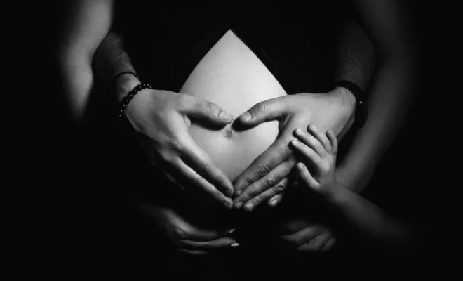 Photographe professionnelle shooting grossesse en studio à Besançon, Besançon, TAILS PHOTOGRAPHIE