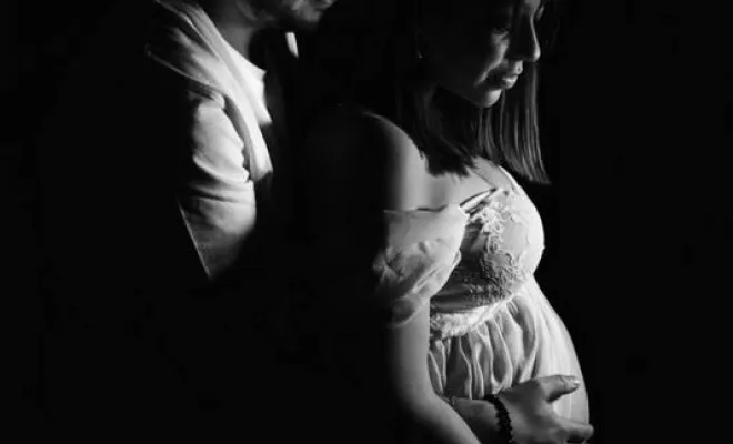 Photographe professionnelle shooting grossesse en studio à Besançon, Besançon, TAILS PHOTOGRAPHIE