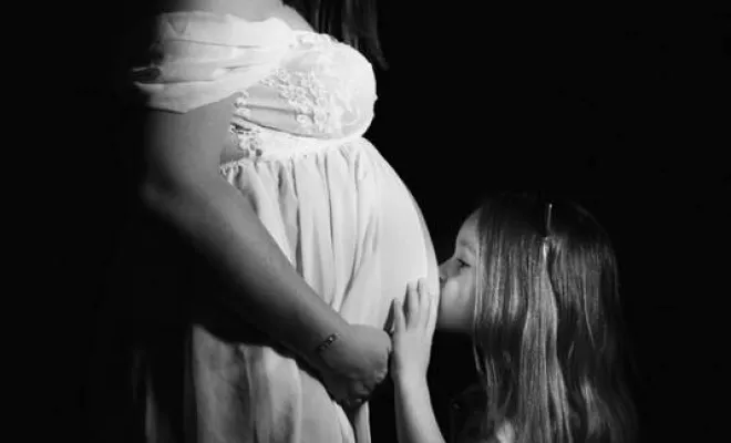 Photographe professionnelle shooting grossesse en studio à Besançon, Besançon, TAILS PHOTOGRAPHIE