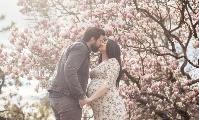 Photographe professionnelle shooting grossesse fleuri à Besançon, Besançon, TAILS PHOTOGRAPHIE