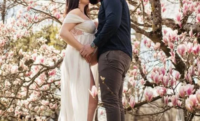 Photographe professionnelle shooting grossesse fleuri à Besançon, Besançon, TAILS PHOTOGRAPHIE