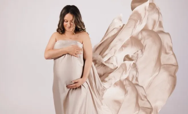 Photographe professionnelle shooting grossesse glamour en studio à Besançon, Besançon, TAILS PHOTOGRAPHIE