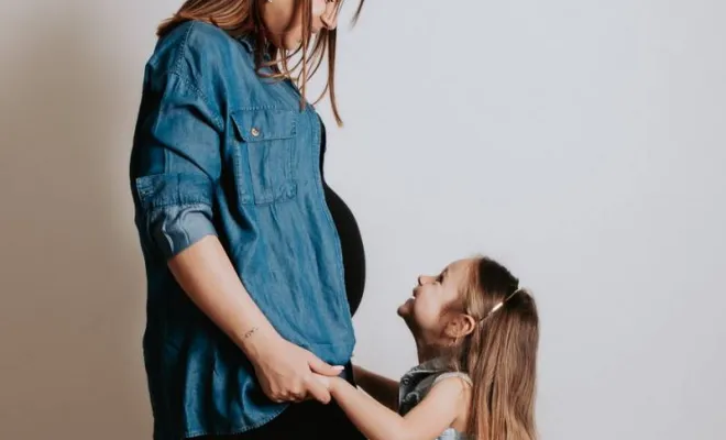 Photographe professionnelle shooting grossesse studio à Besançon, Besançon, TAILS PHOTOGRAPHIE