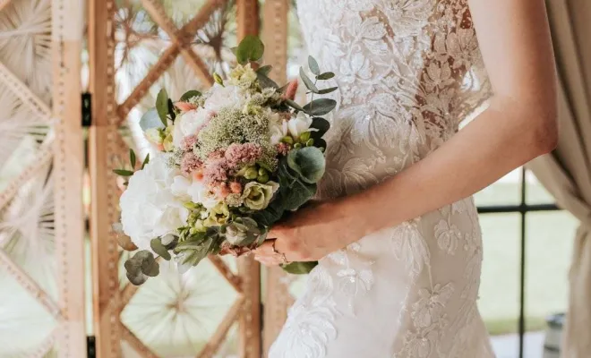 Photographe professionnelle shooting mariage au Moulin de la Mangue près de Besançon, Besançon, TAILS PHOTOGRAPHIE